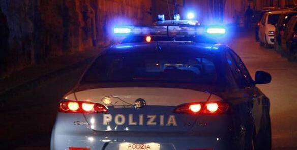 Prato, accoltellata sulla porta di casa: fermato a Brescia il compagno