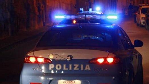 Prato, accoltellata sulla porta di casa: fermato a Brescia il compagno