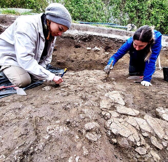 Dalla terra affiora la Pisa antica, tra ville e arredi: la sorpresa a due passi dalla Torre grazie a un cantiere stradale