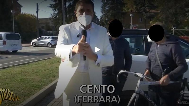 Cento, messo alla gogna da “Striscia la notizia”, ora chiede il risarcimento