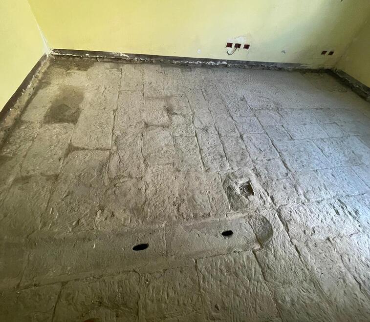 Uno scorcio del pavimento riaffiorato durante i lavori di recupero di una parte di Villa Puccini