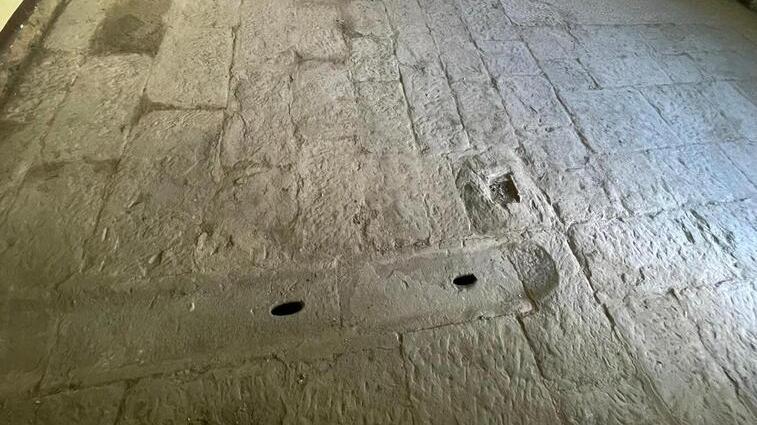 Uno scorcio del pavimento riaffiorato durante i lavori di recupero di una parte di Villa Puccini