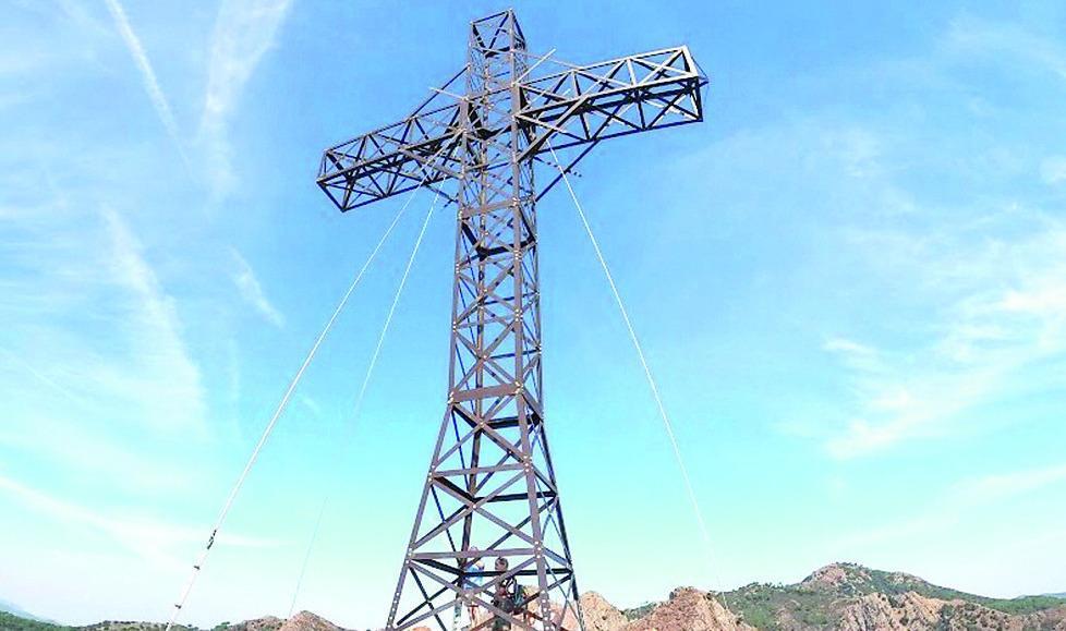 La croce simbolo di Porto Azzurro può tornare a illuminarsi