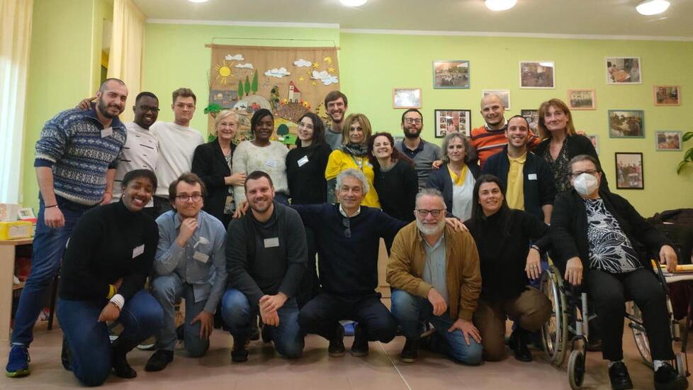 Il gruppo di studenti al termine dell’esperienza nella rsa della Fondazione Maffi