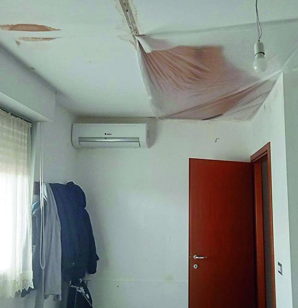 Porto Torres, tra infiltrazioni e balconi off limits gli alloggi comunali perdono pezzi
