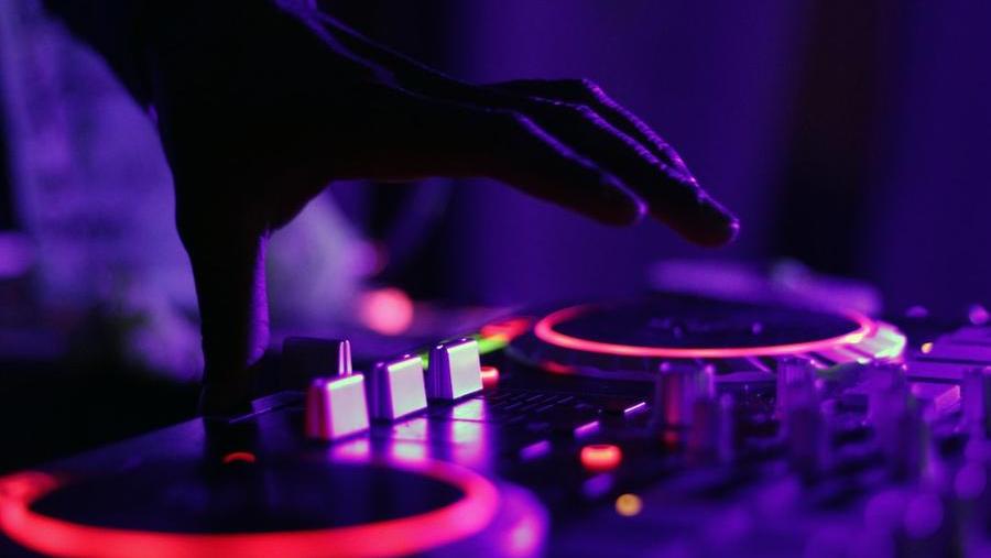 Il Pineta di Milano Marittima finisce sotto sequestro: la famosa discoteca era gestita da un toscano