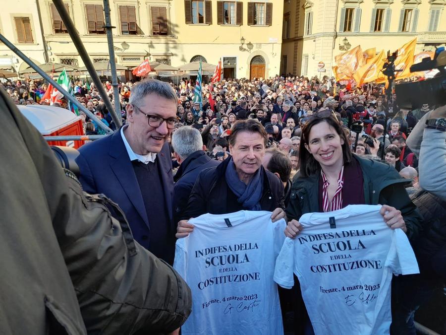 Corteo antifascista Firenze: studenti e genitori chiedono le dimissioni di Valditara e Piantedosi