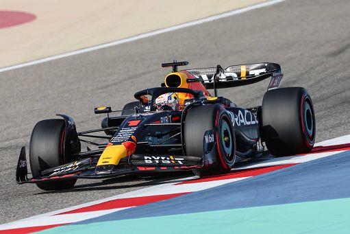 F1: Gp Bahrain la pole è di Verstappen davanti al compagno Perez e alle Ferrari di  Leclerc e Sainz