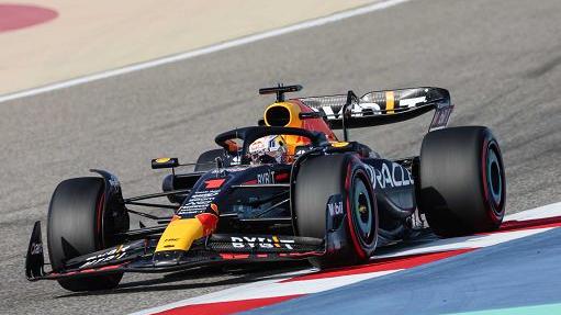 F1: Gp Bahrain la pole è di Verstappen davanti al compagno Perez e alle Ferrari di  Leclerc e Sainz