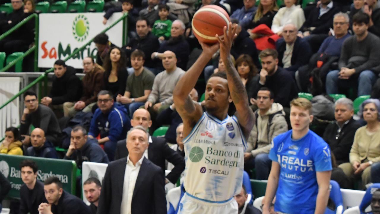 Jamal Jones al tiro