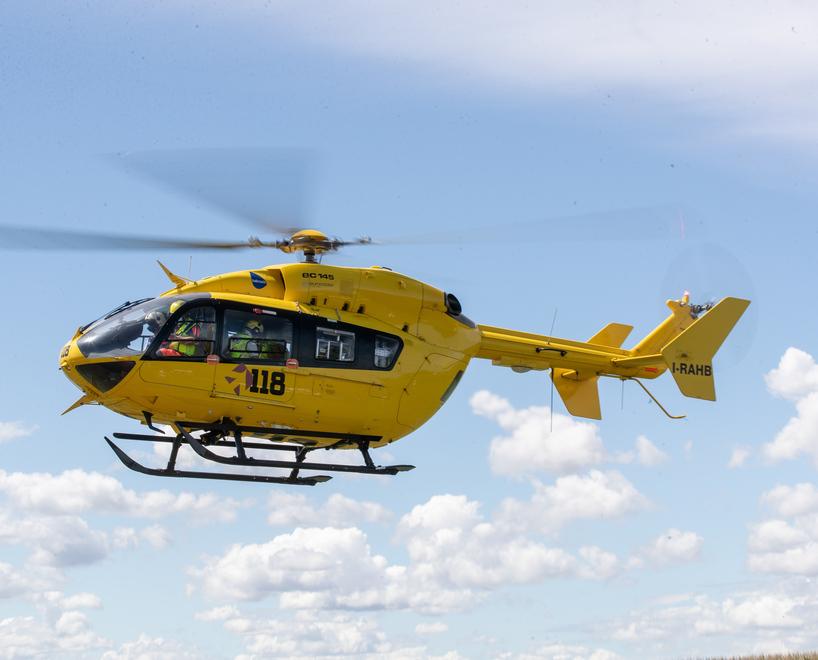 Argenta, centauro finisce con la moto nel fossato: è grave