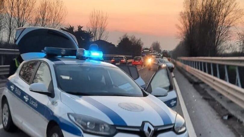 Savignano Tampona due auto e scappa La polizia riesce a prenderlo