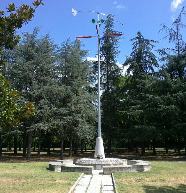 Modenese e due amici reggiani, tutti minorenni, saltano la scuola e in un parco rapinano un 62enne 