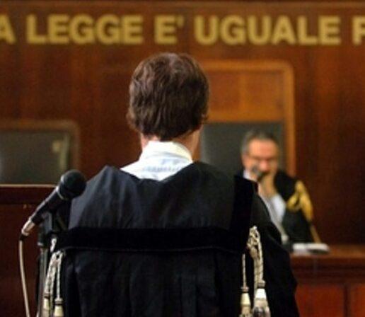 Modena Accusa l’ex compagna di derubarlo Ma era lui a far sparire il “bottino” 