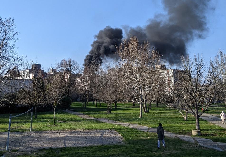 Modena. Parco Amendola, tetto in fiamme Famiglie evacuate: nessun ferito 