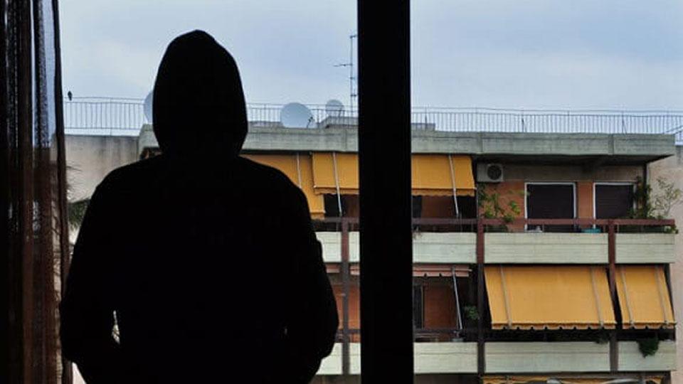 Firenze, perseguitata dalla vicina: «Ormai vivo nella paura»