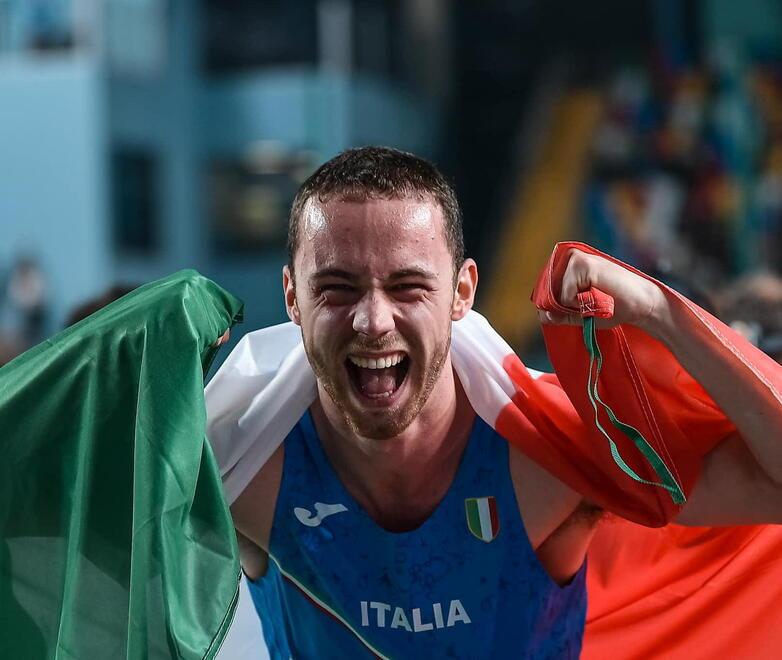 Massa, jet-Ceccarelli campione europeo: il babbo Corrado esulta insieme ai nipoti
