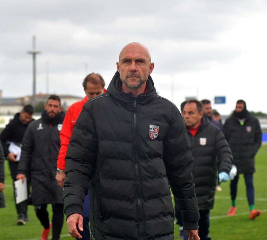 Torres in crisi: il Pontedera vince 1-0