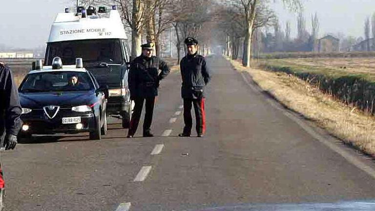 Jolanda, moto nuova con tracce di sangue abbandonata in un fosso