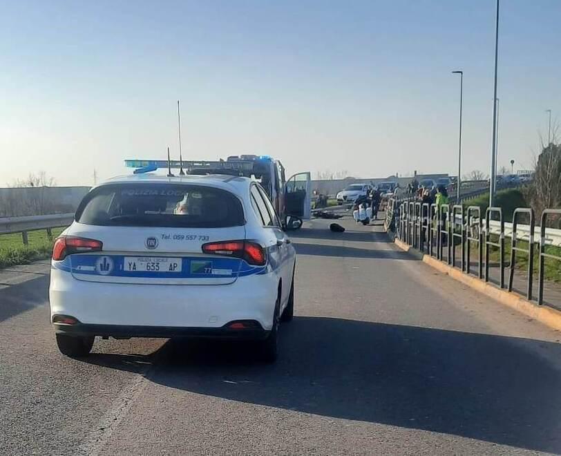 Formigine, incidente in via Ferrari: grave un 14enne in scooter