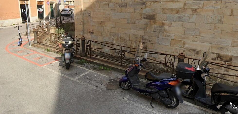 Divieti e fioriere per “proteggere” la chiesa di S. Sepolcro 