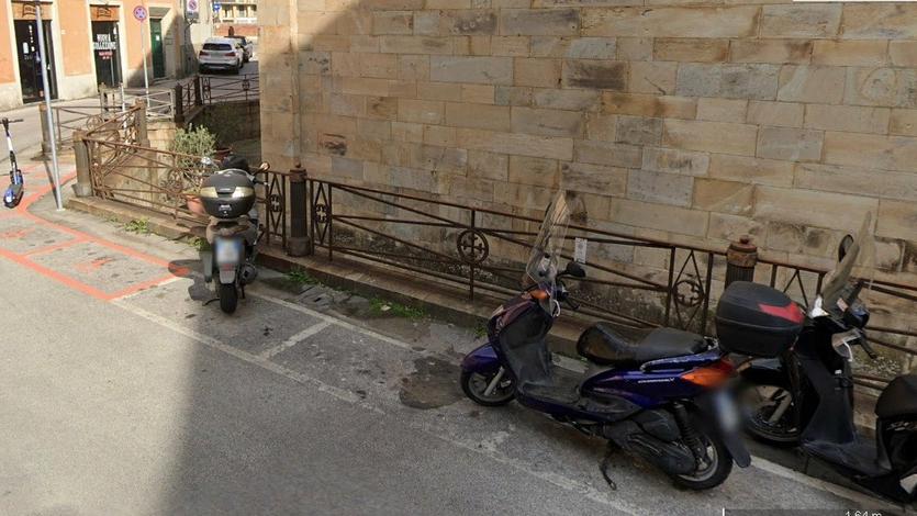 Divieti e fioriere per “proteggere” la chiesa di S. Sepolcro