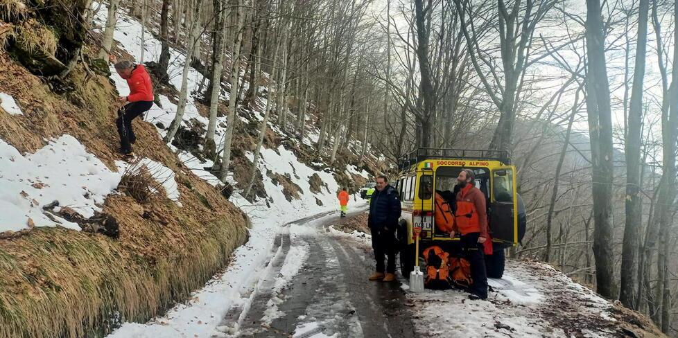 Garfagnana, muore a 68 anni con l’auto nel burrone: tre le ipotesi
