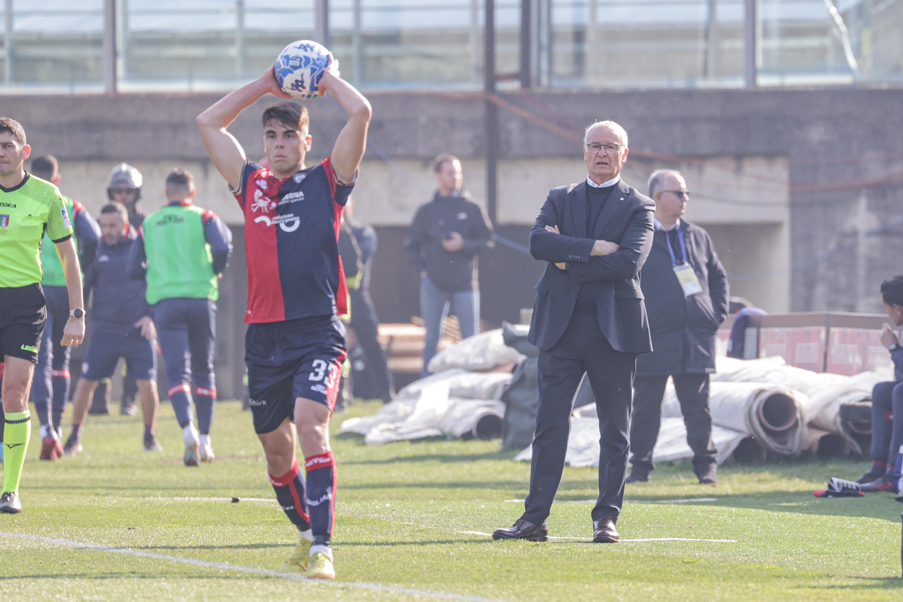 Una rimessa in gioco di Obert sotto lo sguardo di Ranieri