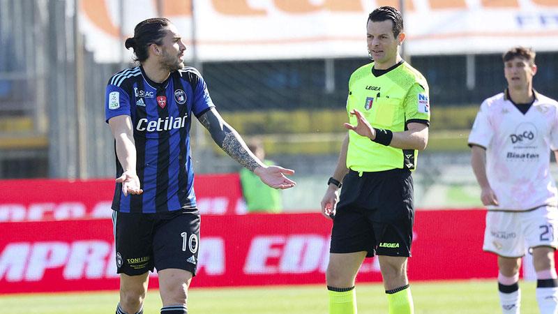 
	Il Pisa spesso segna nell'ultimo quarto d'ora: e spesso il gol nel finale arriva da Ernesto Torregrossa, nella foto (Fabio Muzzi)

