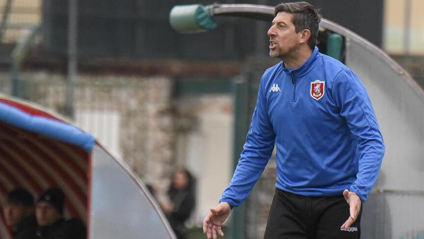 Grifone, una domenica da incubo: quattro gol presi e tre espulsioni
