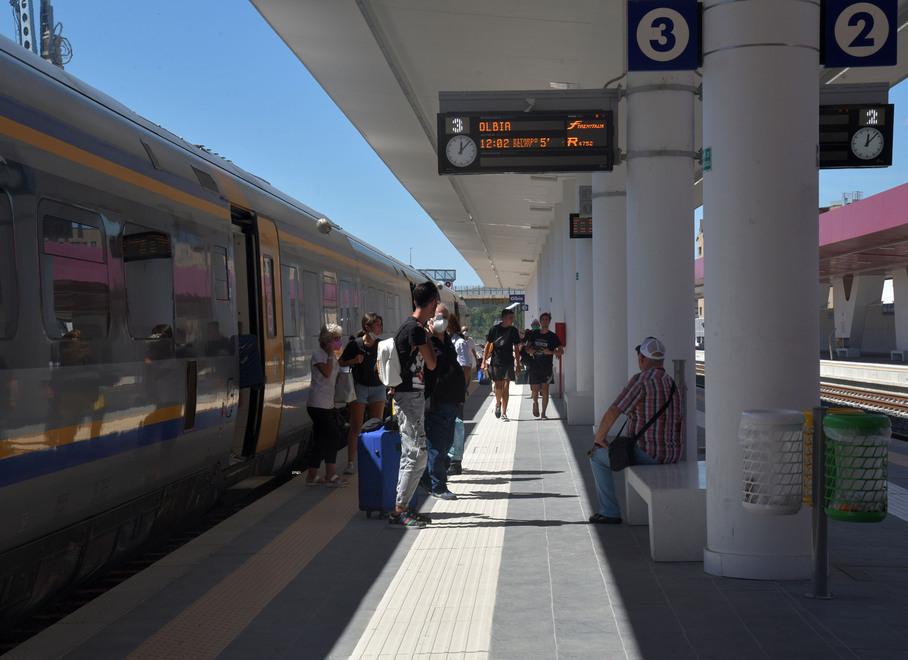 Olbia, treno dalla città all’aeroporto: Rfi mette il vincolo sui terreni 