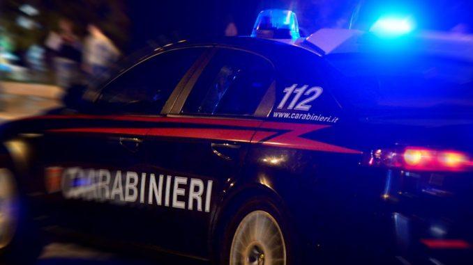 Ladro in fuga si rompe una gamba e i complici lo abbandonano: scoperto all’alba