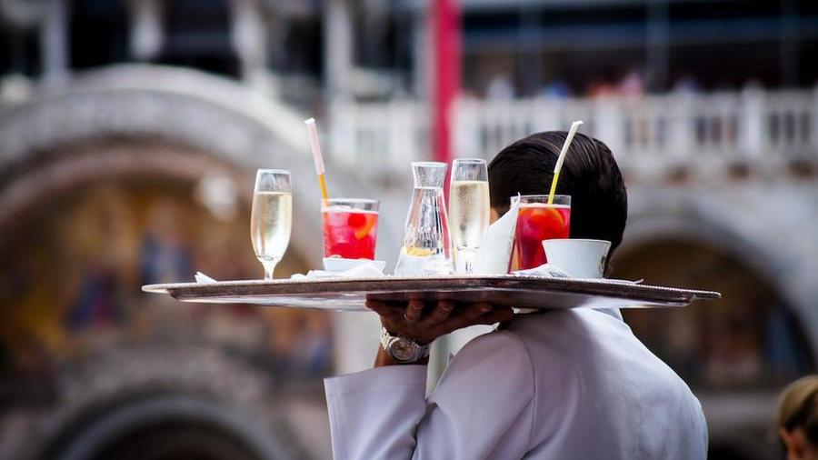 Turismo: la grande fuga. Anche in Toscana non c’è più personale: due i fattori-chiave