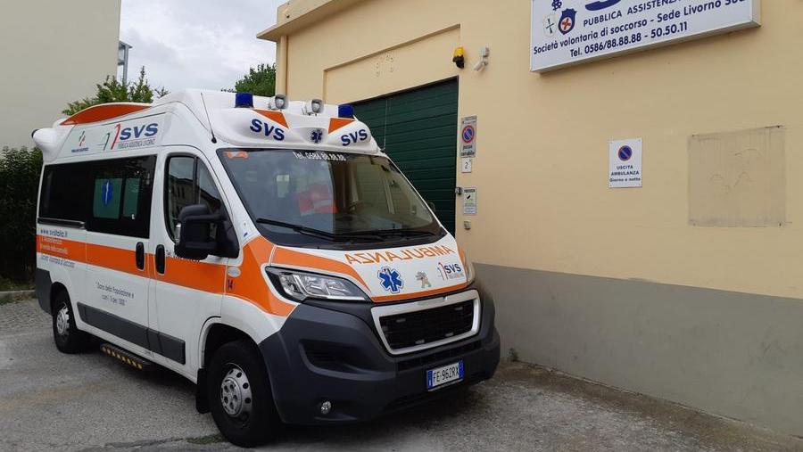 Un'ambulanza della Svs di Ardenza (foto d'archivio)