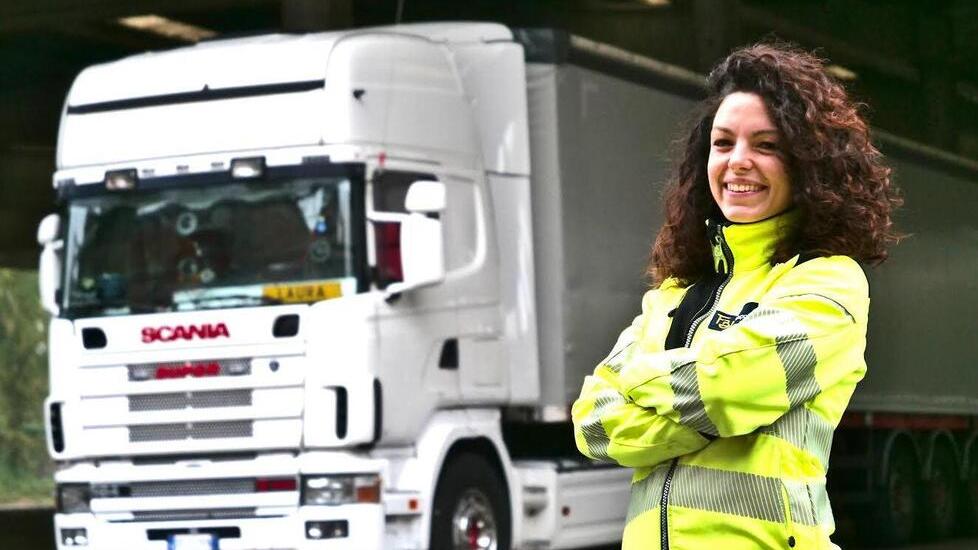 Ferrara, Broglio: «Al volante del mio camion scopro il mondo e sono libera»