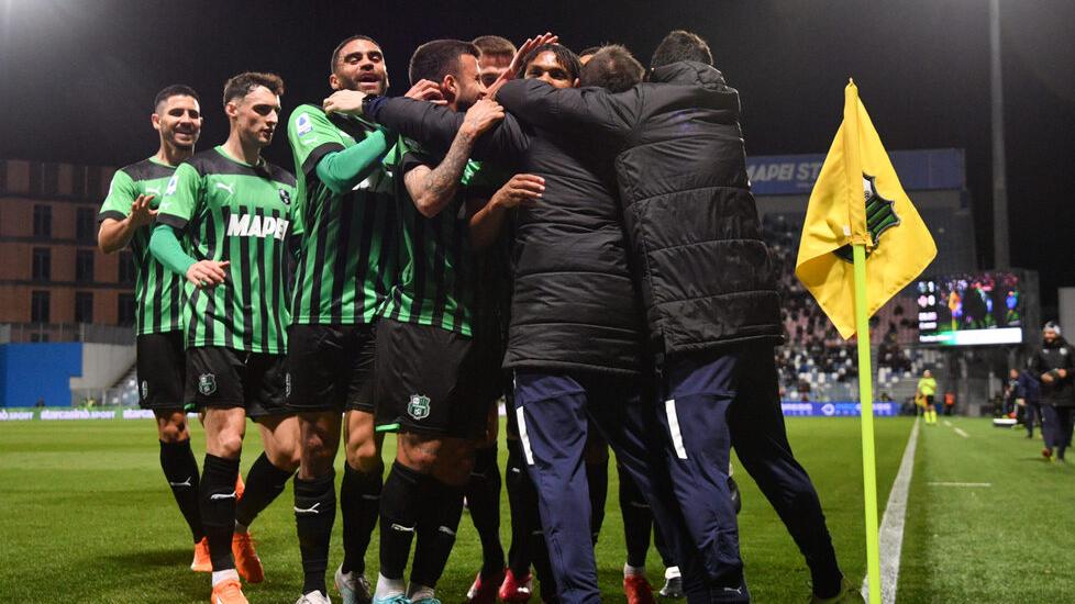 Il Sassuolo vince al 92’, ma che paura Bajrami cancella la rimonta grigiorossa