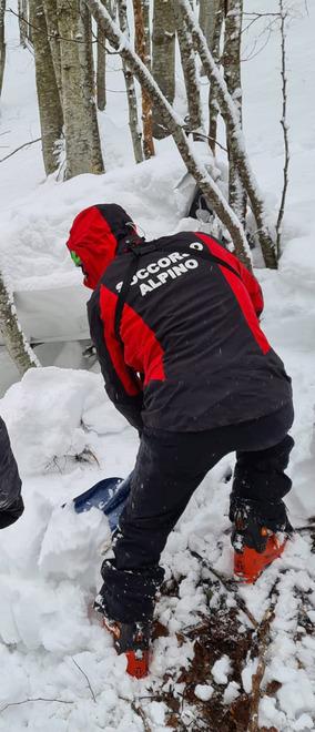 Il recupero di Ivan Montanari «Ecco come lo abbiamo trovato L’ultraleggero era intatto» 