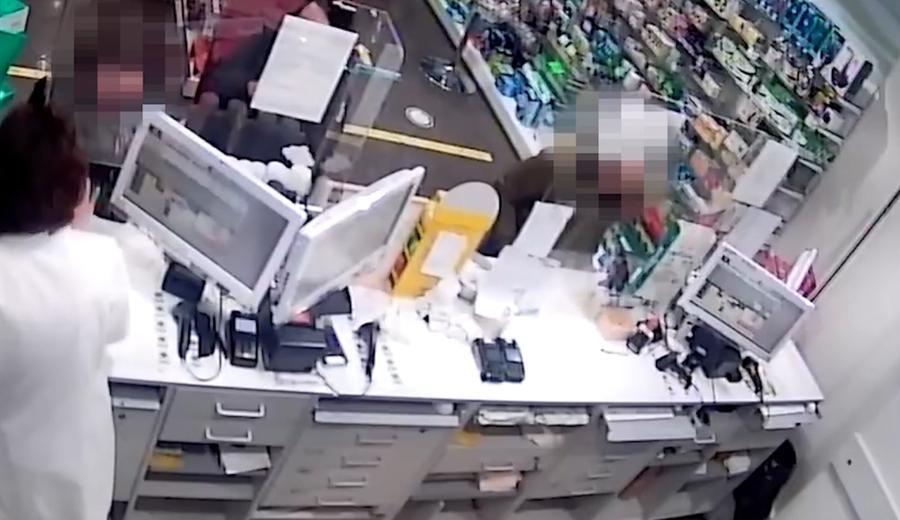 Livorno, arrestato il rapinatore della farmacia Pellini: è un uomo di 54 anni – Video