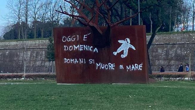 Pierotti spiega la sua “protesta”: «La scultura è merce di scambio»
