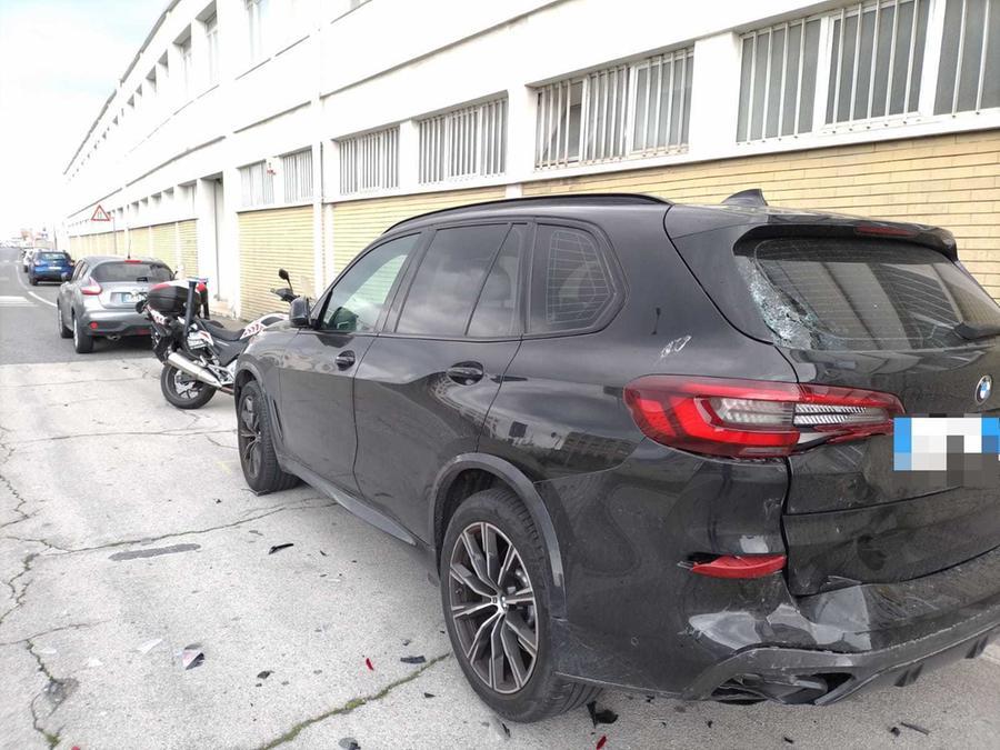 
	L'auto danneggiata dove il settantaquattrenne si &egrave; schiantato (foto Daniele Stefanini/Silvi)

