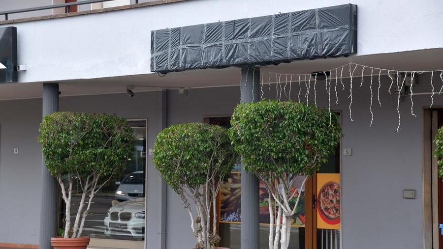 A Olbia insegne a peso d’oro, il sindaco Nizzi: «Le multe per chi non paga restano, è la legge»