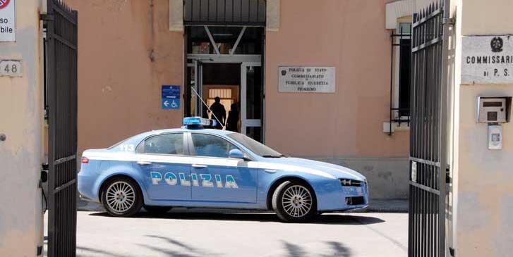 Donna trovata morta in centro a Piombino: mistero sulle cause. La Procura attende l’autopsia
