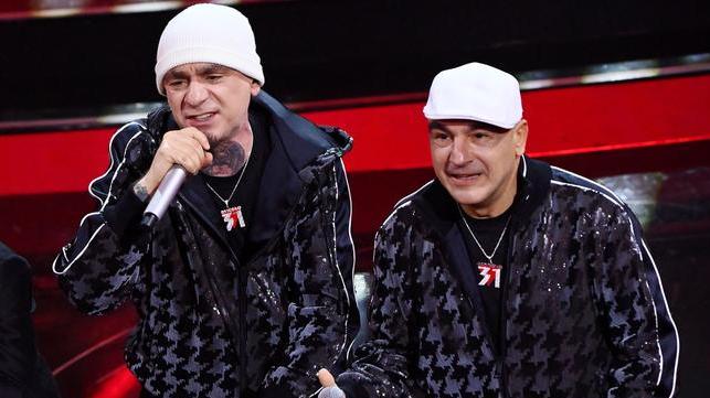 Gli Articolo 31 sul palco di Sanremo