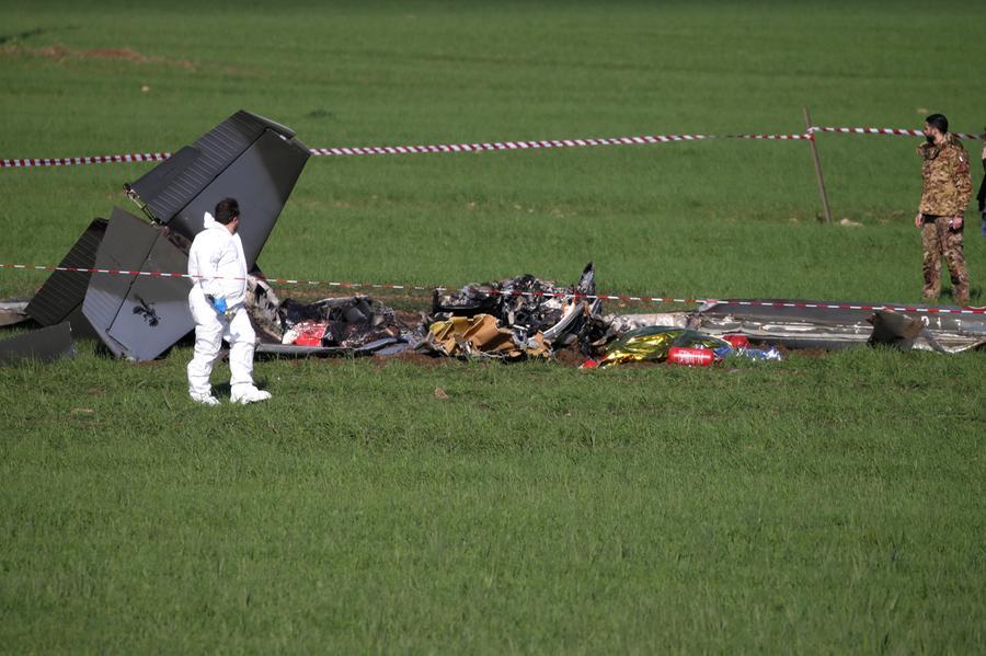 Guidonia, Scontro Tra Aerei Militari In Addestramento: Due Morti ...