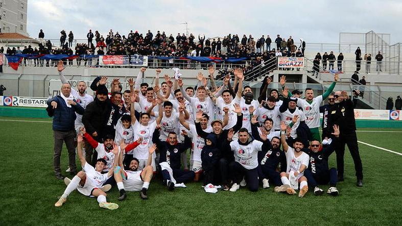 Tutti in piedi per gli highlander rossoblù: un sogno d’Eccellenza chiamato Cecina