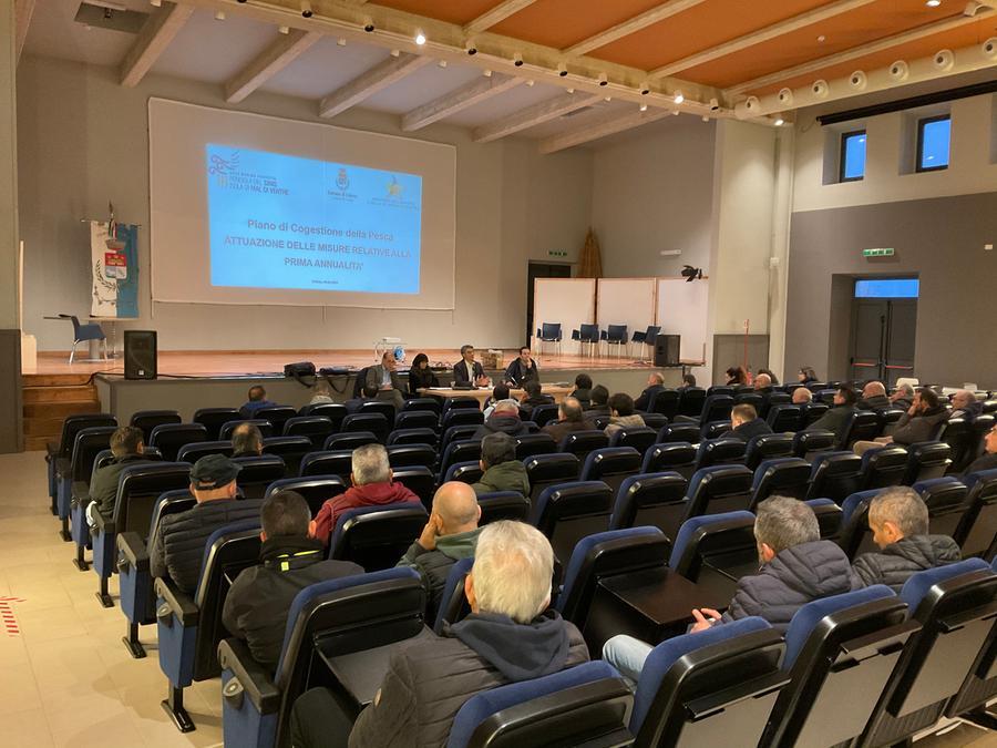 
	La sala della presentazione

