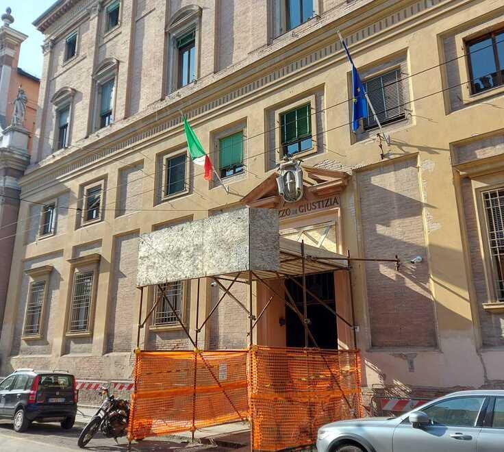 Modena Ai domiciliari per rapina evade e ne fa un’altra Chiesti 4 anni e nove mesi 