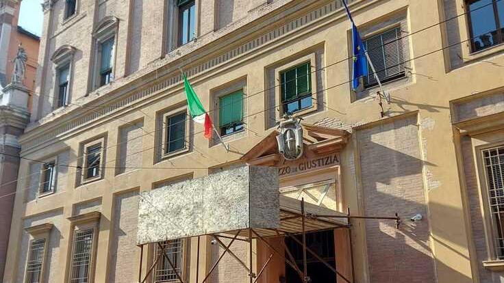 Modena Ai domiciliari per rapina evade e ne fa un’altra Chiesti 4 anni e nove mesi