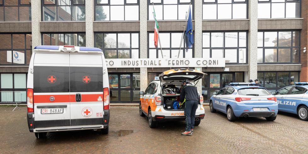 Modena Sindacati in presidio in largo Moro «Basta violenza agli istituti Corni» 