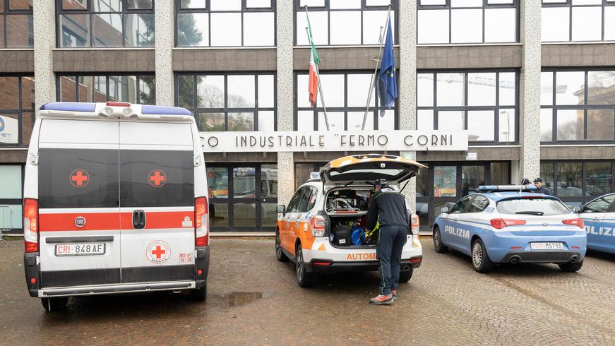 Modena Sindacati in presidio in largo Moro «Basta violenza agli istituti Corni»